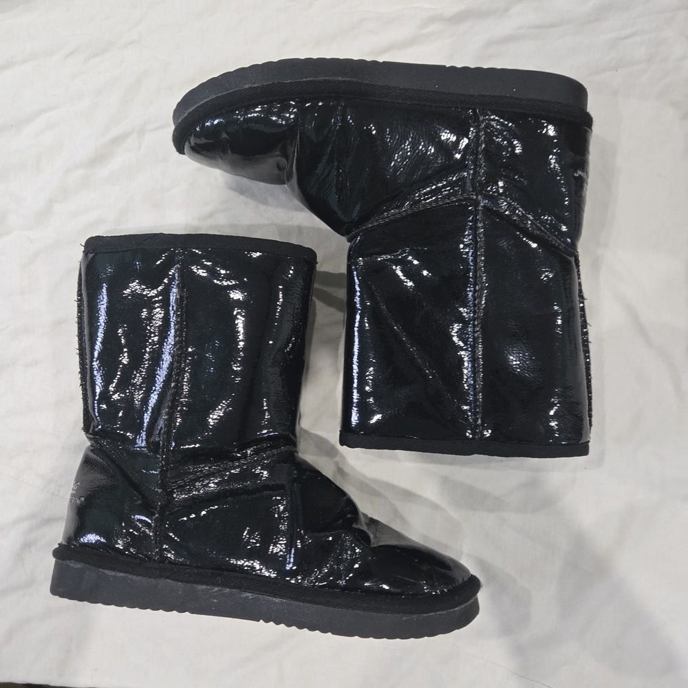 Used Zodiac Glossy Black Ankle Boots